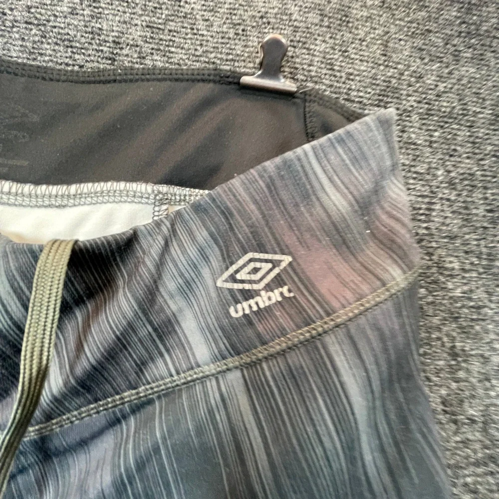 Umbro Capri Leggings Women M Gray Abstract Print Athletic Gym Workout Y2K Sporty
